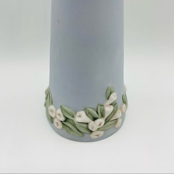 Vintage Royal Dux Bohemia Lady with Flowers Stretched Bisque Porcelain Figurine - Picture 4 of 9